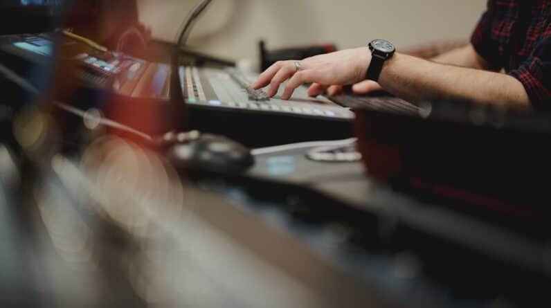 Photo Musicians Hosting Optimization